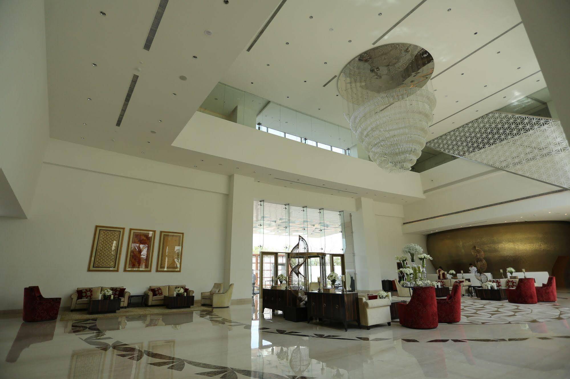 Taj Swarna, Amritsar Hotel Kültér fotó Lobby