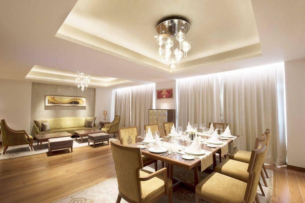 Taj Swarna, Amritsar Hotel Kültér fotó A private dining room at the hotel