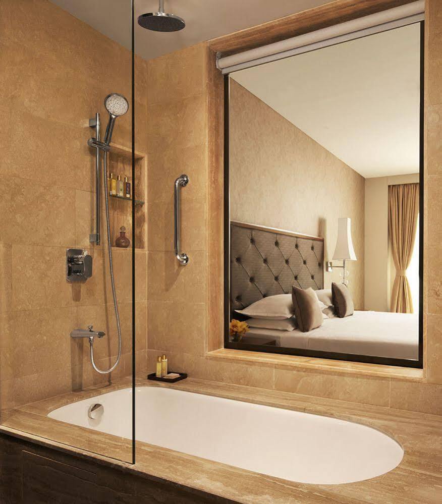Taj Swarna, Amritsar Hotel Kültér fotó Bathroom
