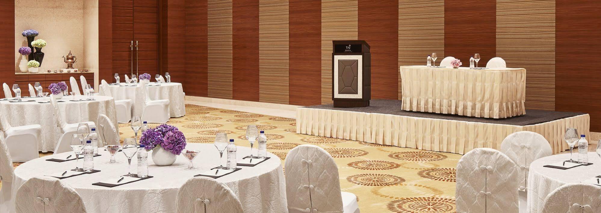Taj Swarna, Amritsar Hotel Kültér fotó A podium